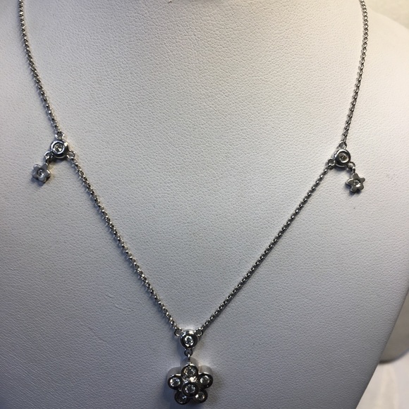 NEW 18K White gold diamonds pendant - Picture 2 of 3